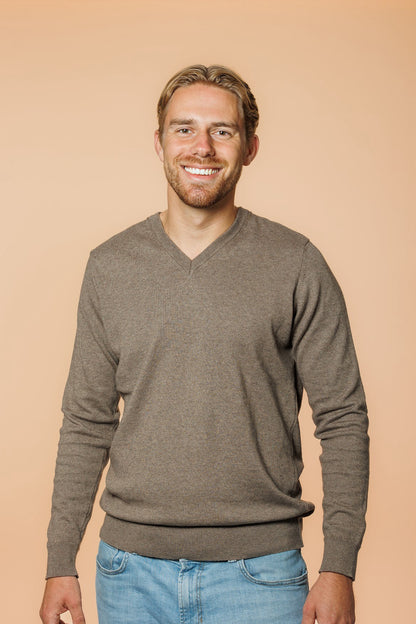 SERANZA V-HALS SWEATER - BROWN