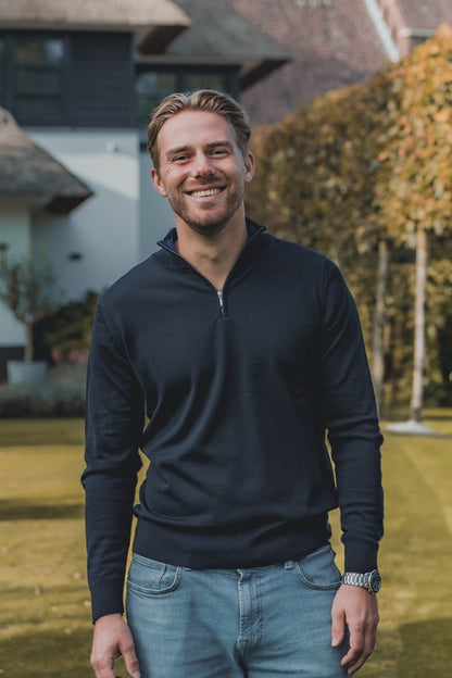 ESSENZA ZIP SWEATER - NAVY BLUE
