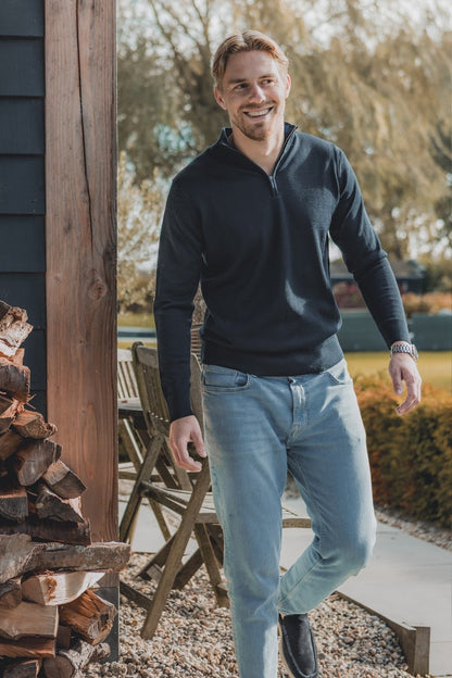 ESSENZA ZIP SWEATER - NAVY BLUE